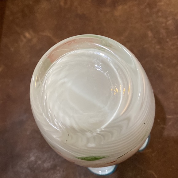 Vintage FENTON Handpainted Roses White Swirl Glass 6" Vase Blue Ruffled Top - Picture 5 of 7